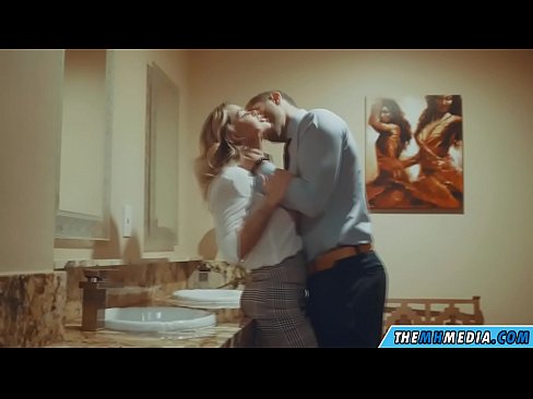 ❤️ Quan una rossa tetona et sedueix en un lavabo públic ☑ Porno rus al ca.pornovore.ru ❌️❤